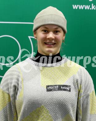 Kaernten Sport. Sportlermeeting. Package Uebergabe.  Lea Bostjancic (Leichtathletik ). Klagenfurt, am 5.12.2023.
Foto: Kuess
---
pressefotos, pressefotografie, kuess, qs, qspictures, sport, bild, bilder, bilddatenbank