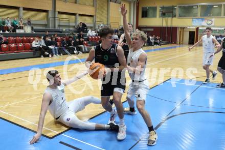 Basketball 2. Liga 2023/2024. Grunddurchgang 10. Runde.  KOS gegen Deutsch Wagram Alligators. Maximilian Seher, Louis Heinrichs  (KOS),  Max Brunner  (Deutsch Wagram). Klagenfurt, am 8.12.12023.
Foto: Kuess
---
pressefotos, pressefotografie, kuess, qs, qspictures, sport, bild, bilder, bilddatenbank