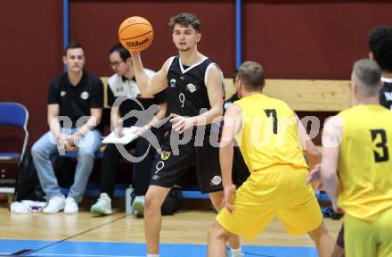 Basketball 2. Bundesliga. Woerthersee Piraten gegen Vienna United. Rasid Mahalbasic, David Makivic (Vienna United).  Klagenfurt, am 8.12.2023.
Foto: Kuess
---
pressefotos, pressefotografie, kuess, qs, qspictures, sport, bild, bilder, bilddatenbank