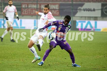 Fussball Bundesliga. SK Austria Klagenfurt gegen FK Austria Wien.  Solomon Bonnah,     (Klagenfurt),  Hakim Guenouche  (Wien).  Klagenfurt, am 9.12.2023.
Foto: Kuess
---
pressefotos, pressefotografie, kuess, qs, qspictures, sport, bild, bilder, bilddatenbank