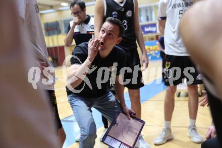 Basketball 2. Bundesliga. Woerthersee Piraten gegen Vienna United. Trainer Benedikt Danek (Vienna United) .  . Klagenfurt, am 8.12.2023.
Foto: Kuess
---
pressefotos, pressefotografie, kuess, qs, qspictures, sport, bild, bilder, bilddatenbank