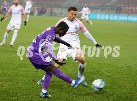 Fussball Bundesliga. SK Austria Klagenfurt gegen FK Austria Wien.  Solomon Bonnah,  (Klagenfurt),   Manuel Polster  (Wien).  Klagenfurt, am 9.12.2023.
Foto: Kuess
---
pressefotos, pressefotografie, kuess, qs, qspictures, sport, bild, bilder, bilddatenbank