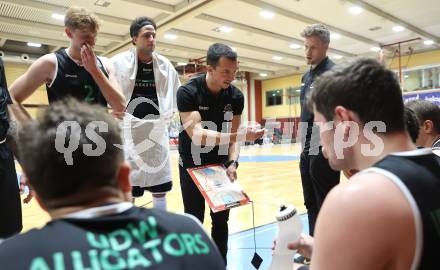 Basketball 2. Liga 2023/2024. Grunddurchgang 10. Runde.  KOS gegen Deutsch Wagram Alligators.   Trainer Lukas Hofer   (Deutsch Wagram). Klagenfurt, am 8.12.12023.
Foto: Kuess
---
pressefotos, pressefotografie, kuess, qs, qspictures, sport, bild, bilder, bilddatenbank