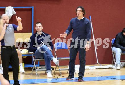 Basketball 2. Bundesliga. Woerthersee Piraten gegen Vienna United. Rasid Mahalbasic, Trainer Andreas Kuttnig (Piraten),  Klagenfurt, am 8.12.2023.
Foto: Kuess
---
pressefotos, pressefotografie, kuess, qs, qspictures, sport, bild, bilder, bilddatenbank