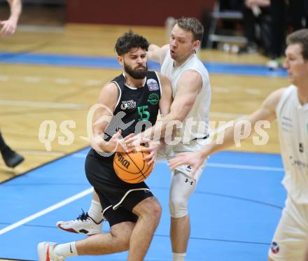 Basketball 2. Liga 2023/2024. Grunddurchgang 10. Runde.  KOS gegen Deutsch Wagram Alligators.  Tim Huber  (KOS), Josip Valentic   (Deutsch Wagram). Klagenfurt, am 8.12.12023.
Foto: Kuess

---
pressefotos, pressefotografie, kuess, qs, qspictures, sport, bild, bilder, bilddatenbank