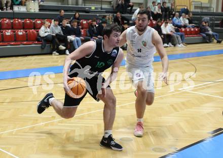 Basketball 2. Liga 2023/2024. Grunddurchgang 10. Runde.  KOS gegen Deutsch Wagram Alligators. Veljko Dena  (KOS),  Daniel Schuch  (Deutsch Wagram). Klagenfurt, am 8.12.12023.
Foto: Kuess
---
pressefotos, pressefotografie, kuess, qs, qspictures, sport, bild, bilder, bilddatenbank