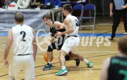 Basketball 2. Liga 2023/2024. Grunddurchgang 10. Runde.  KOS gegen Deutsch Wagram Alligators. Niklas Michel  (KOS),  Simon Marek  (Deutsch Wagram). Klagenfurt, am 8.12.12023.
Foto: Kuess

---
pressefotos, pressefotografie, kuess, qs, qspictures, sport, bild, bilder, bilddatenbank