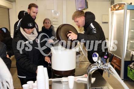 Fussball. Bundesliga. SK Austria Klagenfurt gegen Austria Wien. Punschstand. Jonas Arweiler    (Austria Klagenfurt),. Klagenfurt, 9.12.2023.
Foto: Kuess
---
pressefotos, pressefotografie, kuess, qs, qspictures, sport, bild, bilder, bilddatenbank