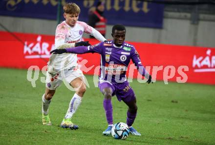 Fussball. Bundesliga. SK Austria Klagenfurt gegen Austria Wien.   Solomon Bonnah  (Austria Klagenfurt),  Muharem Huskovic   (Wien). Klagenfurt, 9.12.2023.
Foto: Kuess
---
pressefotos, pressefotografie, kuess, qs, qspictures, sport, bild, bilder, bilddatenbank