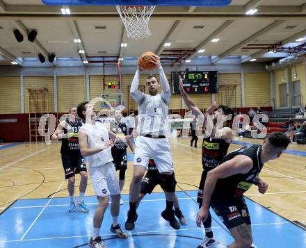 Basketball 2. Liga 2023/2024. Grunddurchgang 12. Runde.  KOS gegen Mattersburg Rocks.    Andi Smrtnik, Niklas Michel (KOS),  Julian Alper  (Mattersburg Rocks). Klagenfurt, am 16.12.12023.
Foto: Kuess
www.qspictures.net
---
pressefotos, pressefotografie, kuess, qs, qspictures, sport, bild, bilder, bilddatenbank