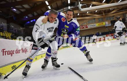 Eishockey Legenden Turnier.   Karl Wendlinger, Alex Antonitsch. Villach, am 16.12.2023.
Foto: Kuess

---
pressefotos, pressefotografie, kuess, qs, qspictures, sport, bild, bilder, bilddatenbank