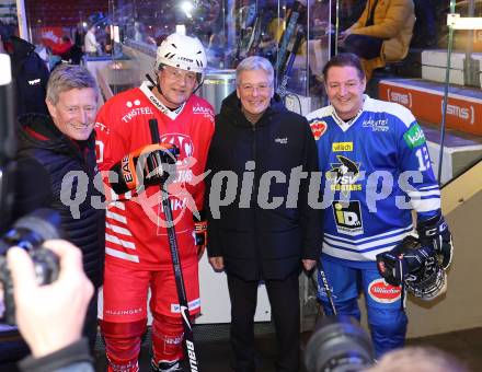 Eishockey Revival. Legenden Turnier. Arno Arthofer, Buergermeister Christian Scheider, Landeshauptmann Peter Kaiser., Buergermeister Guenther Albel. Villach, am 16.12.2023.
Foto: Kuess
---
pressefotos, pressefotografie, kuess, qs, qspictures, sport, bild, bilder, bilddatenbank