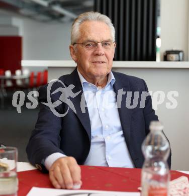 Eishockey. Legenden Turnier. Pressekonferenz. Dieter Kalt  . KLagenfurt, am 6.12.2023.
Foto: Kuess
---
pressefotos, pressefotografie, kuess, qs, qspictures, sport, bild, bilder, bilddatenbank