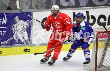 Eishockey Legenden Turnier. VSV gegen KAC.  Roland Kaspitz,  (VSV),  Kirk Furey   (KAC). Villach, am 16.12.2023.
Foto: Kuess

---
pressefotos, pressefotografie, kuess, qs, qspictures, sport, bild, bilder, bilddatenbank