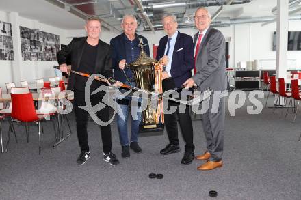 Eishockey. Legenden Turnier. Pressekonferenz.  Arno Arthofer, Walter Schachner, Landeshauptmann Peter Kaiser, Alois Schloder . KLagenfurt, am 6.12.2023.
Foto: Kuess
---
pressefotos, pressefotografie, kuess, qs, qspictures, sport, bild, bilder, bilddatenbank