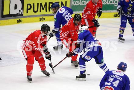 Eishockey Legenden Turnier. VSV gegen KAC. Stefan Koubek  (VSV),  Gernot Kulis, Herbert Ratz  (KAC). Villach, am 16.12.2023.
Foto: Kuess

---
pressefotos, pressefotografie, kuess, qs, qspictures, sport, bild, bilder, bilddatenbank