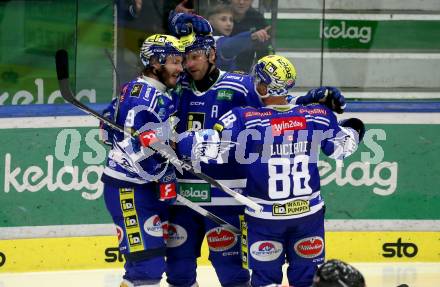 EBEL. Eishockey Bundesliga. EC VSV gegen Asiago Hockey.  Torjubel Alexander Rauchenwald, Andrew Desjardins, Anthony Luciani  (VSV). Villach, am 22.12.2023
Foto: Kuess
www.qspictures.net
---
pressefotos, pressefotografie, kuess, qs, qspictures, sport, bild, bilder, bilddatenbank