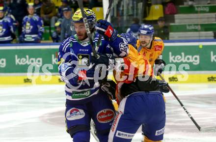 EBEL. Eishockey Bundesliga. EC VSV gegen Asiago Hockey.   Alexander Rauchenwald, (VSV),     Giovanni Luigi Domenico Vallati  (Asiago). Villach, am 22.12.2023
Foto: Kuess
www.qspictures.net
---
pressefotos, pressefotografie, kuess, qs, qspictures, sport, bild, bilder, bilddatenbank