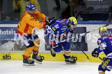 EBEL. Eishockey Bundesliga. EC VSV gegen Asiago Hockey.   Andrew Desjardins, (VSV),    Gregorio Gios  (Asiago). Villach, am 22.12.2023
Foto: Kuess
www.qspictures.net
---
pressefotos, pressefotografie, kuess, qs, qspictures, sport, bild, bilder, bilddatenbank