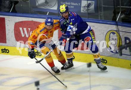 EBEL. Eishockey Bundesliga. EC VSV gegen Asiago Hockey.  Arturs Kulda, (VSV),   Michele Marchetti   (Asiago). Villach, am 22.12.2023
Foto: Kuess
www.qspictures.net
---
pressefotos, pressefotografie, kuess, qs, qspictures, sport, bild, bilder, bilddatenbank