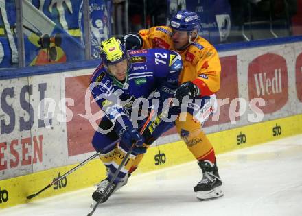 EBEL. Eishockey Bundesliga. EC VSV gegen Asiago Hockey.   John Hughes,  (VSV),  Gregorio Gios  (Asiago). Villach, am 22.12.2023
Foto: Kuess
www.qspictures.net
---
pressefotos, pressefotografie, kuess, qs, qspictures, sport, bild, bilder, bilddatenbank