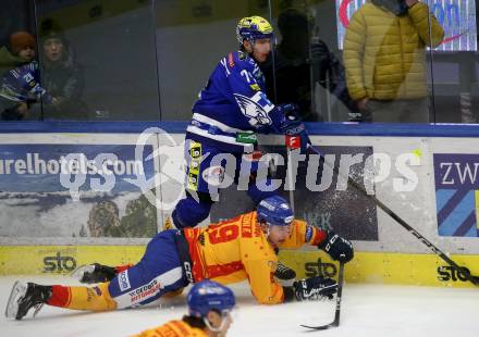 EBEL. Eishockey Bundesliga. EC VSV gegen Asiago Hockey.  Felix Maxa,   (VSV),   Rigoni Filippo (Asiago). Villach, am 22.12.2023
Foto: Kuess
www.qspictures.net
---
pressefotos, pressefotografie, kuess, qs, qspictures, sport, bild, bilder, bilddatenbank