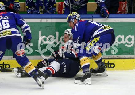 EBEL. Eishockey Bundesliga. EC VSV gegen Fehervar AV19.  Arturs Kulda,   (VSV),  Natan Vertes  (Fehervar). Villach, am 28.12.2023
Foto: Kuess
www.qspictures.net
---
pressefotos, pressefotografie, kuess, qs, qspictures, sport, bild, bilder, bilddatenbank