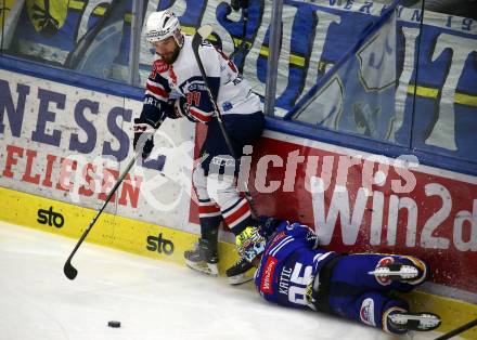 EBEL. Eishockey Bundesliga. EC VSV gegen Fehervar AV19.  Mark Katic,   (VSV),   Istvan Terbocs (Fehervar). Villach, am 28.12.2023
Foto: Kuess
www.qspictures.net
---
pressefotos, pressefotografie, kuess, qs, qspictures, sport, bild, bilder, bilddatenbank