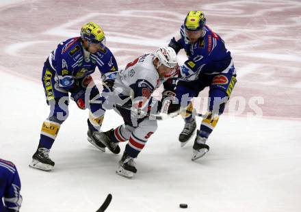 EBEL. Eishockey Bundesliga. EC VSV gegen Fehervar AV19.   Marco Richter, Arturs Kulda,  (VSV),  Anze Kuralt  (Fehervar). Villach, am 28.12.2023
Foto: Kuess
www.qspictures.net
---
pressefotos, pressefotografie, kuess, qs, qspictures, sport, bild, bilder, bilddatenbank