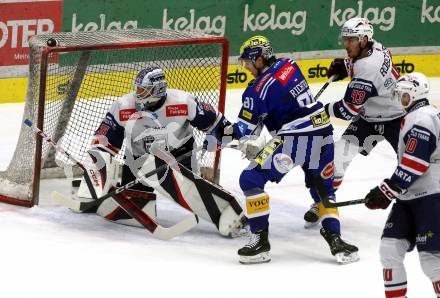 EBEL. Eishockey Bundesliga. EC VSV gegen Fehervar AV19.  Marco Richter,   (VSV),   Dominik Horvath, Carter Robertson (Fehervar). Villach, am 28.12.2023
Foto: Kuess
www.qspictures.net
---
pressefotos, pressefotografie, kuess, qs, qspictures, sport, bild, bilder, bilddatenbank