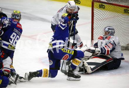 EBEL. Eishockey Bundesliga. EC VSV gegen Fehervar AV19.   Robert Sabolic, (VSV),   Timothy Campbell, Dominik Horvath  (Fehervar). Villach, am 28.12.2023
Foto: Kuess
www.qspictures.net
---
pressefotos, pressefotografie, kuess, qs, qspictures, sport, bild, bilder, bilddatenbank