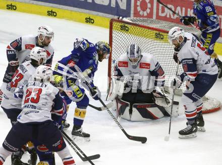 EBEL. Eishockey Bundesliga. EC VSV gegen Fehervar AV19.   Alexander Rauchenwald, (VSV),    Dominik Horvath  (Fehervar). Villach, am 28.12.2023
Foto: Kuess
www.qspictures.net
---
pressefotos, pressefotografie, kuess, qs, qspictures, sport, bild, bilder, bilddatenbank