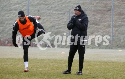 Fussball Bundesliga. Training SK Austria Klagenfurt.   Thorsten Mahrer, Trainer Peter Pacult . Klagenfurt, am 5.1.2024.
Foto: Kuess
www.qspictures.net
---
pressefotos, pressefotografie, kuess, qs, qspictures, sport, bild, bilder, bilddatenbank