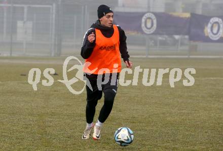 Fussball Bundesliga. Training SK Austria Klagenfurt.   Fabio Markelic . Klagenfurt, am 5.1.2024.
Foto: Kuess
www.qspictures.net
---
pressefotos, pressefotografie, kuess, qs, qspictures, sport, bild, bilder, bilddatenbank