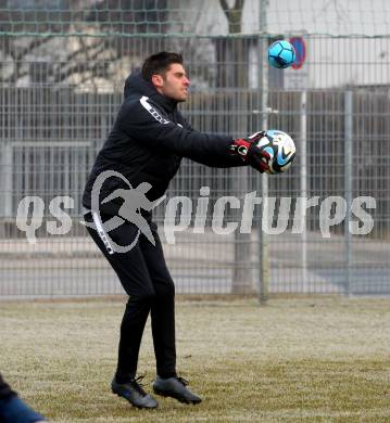 Fussball Bundesliga. Training SK Austria Klagenfurt.    Tormanntrainer Marc Lamberger. Klagenfurt, am 5.1.2024.
Foto: Kuess
www.qspictures.net
---
pressefotos, pressefotografie, kuess, qs, qspictures, sport, bild, bilder, bilddatenbank