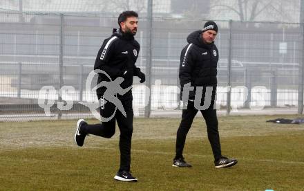 Fussball Bundesliga. Training SK Austria Klagenfurt.   Kosmas Gkezos, Athletik Trainer Bernhard Sussitz . Klagenfurt, am 5.1.2024.
Foto: Kuess
www.qspictures.net
---
pressefotos, pressefotografie, kuess, qs, qspictures, sport, bild, bilder, bilddatenbank