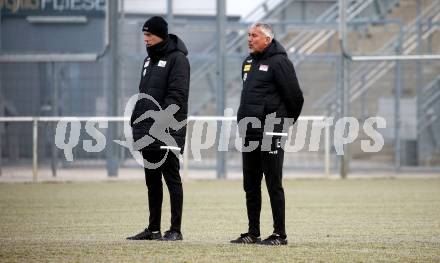 Fussball Bundesliga. Training SK Austria Klagenfurt.   Co-Trainer Martin Lassnig, Trainer Peter Pacult . Klagenfurt, am 5.1.2024.
Foto: Kuess
www.qspictures.net
---
pressefotos, pressefotografie, kuess, qs, qspictures, sport, bild, bilder, bilddatenbank