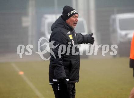 Fussball Bundesliga. Training SK Austria Klagenfurt.   Trainer Peter Pacult . Klagenfurt, am 5.1.2024.
Foto: Kuess
www.qspictures.net
---
pressefotos, pressefotografie, kuess, qs, qspictures, sport, bild, bilder, bilddatenbank