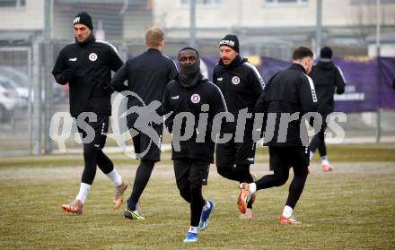 Fussball Bundesliga. Training SK Austria Klagenfurt.   Solomon Bonnah . Klagenfurt, am 5.1.2024.
Foto: Kuess
www.qspictures.net
---
pressefotos, pressefotografie, kuess, qs, qspictures, sport, bild, bilder, bilddatenbank