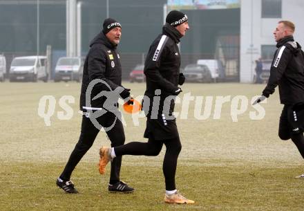 Fussball Bundesliga. Training SK Austria Klagenfurt.   Trainer Peter Pacult, Nicolas Wimmer . Klagenfurt, am 5.1.2024.
Foto: Kuess
www.qspictures.net
---
pressefotos, pressefotografie, kuess, qs, qspictures, sport, bild, bilder, bilddatenbank