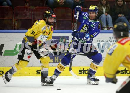 EBEL. Eishockey Bundesliga. EC VSV gegen spusu Vienna Capitals.  Kevin Hancock,  (VSV),  Dominique Heinrich   (Vienna Capitals). Villach, am 9.1.2024.
Foto: Kuess
www.qspictures.net
---
pressefotos, pressefotografie, kuess, qs, qspictures, sport, bild, bilder, bilddatenbank