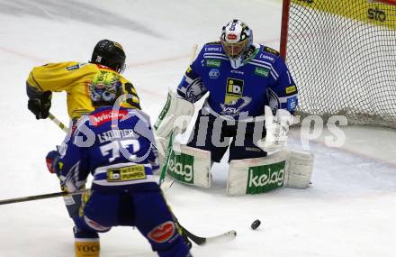 EBEL. Eishockey Bundesliga. EC VSV gegen spusu Vienna Capitals.  Jean Philippe Lamoureux, Philipp Lindner,   (VSV),  Evan Weinger  (Vienna Capitals). Villach, am 9.1.2024.
Foto: Kuess
www.qspictures.net
---
pressefotos, pressefotografie, kuess, qs, qspictures, sport, bild, bilder, bilddatenbank