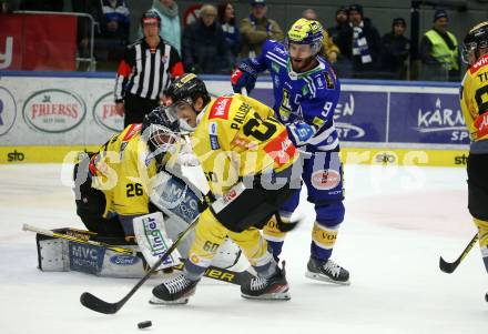 EBEL. Eishockey Bundesliga. EC VSV gegen spusu Vienna Capitals.  Alexander Rauchenwald,   (VSV),   Timo Pallierer, Stefan Steen (Vienna Capitals). Villach, am 9.1.2024.
Foto: Kuess
www.qspictures.net
---
pressefotos, pressefotografie, kuess, qs, qspictures, sport, bild, bilder, bilddatenbank