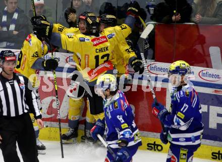 EBEL. Eishockey Bundesliga. EC VSV gegen spusu Vienna Capitals.  Torjubel  Evan Weinger, Seamus Donohue, Trevor Cheek (Vienna Capitals). Villach, am 9.1.2024.
Foto: Kuess
www.qspictures.net
---
pressefotos, pressefotografie, kuess, qs, qspictures, sport, bild, bilder, bilddatenbank