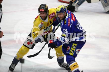 EBEL. Eishockey Bundesliga. EC VSV gegen spusu Vienna Capitals.  Andrew Desjardins,   (VSV),    Armin Preiser (Vienna Capitals). Villach, am 9.1.2024.
Foto: Kuess
www.qspictures.net
---
pressefotos, pressefotografie, kuess, qs, qspictures, sport, bild, bilder, bilddatenbank