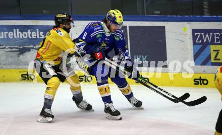 EBEL. Eishockey Bundesliga. EC VSV gegen spusu Vienna Capitals.   Maximilia Rebernig,  (VSV), Dominique Heinrich   (Vienna Capitals). Villach, am 9.1.2024.
Foto: Kuess
www.qspictures.net
---
pressefotos, pressefotografie, kuess, qs, qspictures, sport, bild, bilder, bilddatenbank