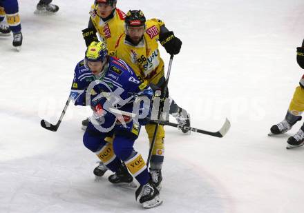 EBEL. Eishockey Bundesliga. EC VSV gegen spusu Vienna Capitals.  Marco Richter,  (VSV),  Nikolaus Hartl   (Vienna Capitals). Villach, am 9.1.2024.
Foto: Kuess
www.qspictures.net
---
pressefotos, pressefotografie, kuess, qs, qspictures, sport, bild, bilder, bilddatenbank