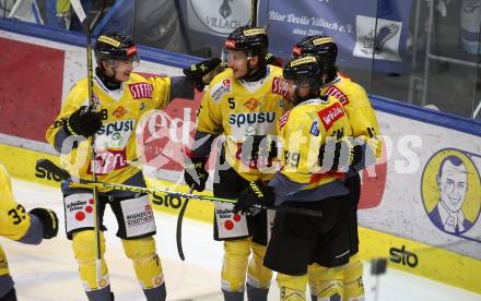 EBEL. Eishockey Bundesliga. EC VSV gegen spusu Vienna Capitals.   Torjubel Trevor Cheek, Rok Ticar, Dominic Hackl, Evan Weinger  (Vienna Capitals). Villach, am 9.1.2024.
Foto: Kuess
www.qspictures.net
---
pressefotos, pressefotografie, kuess, qs, qspictures, sport, bild, bilder, bilddatenbank