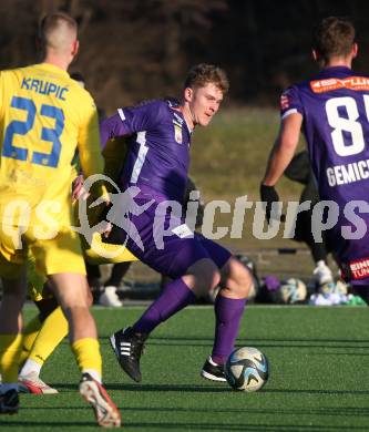 Fussball Bundesliga. Testspiel. SK Austria Klagenfurt gegen Domzale (SLO).   Nicolas Binder   (Klagenfurt). Moosburg, am 13.1.2024.
Foto: Kuess
www.qspictures.net
---
pressefotos, pressefotografie, kuess, qs, qspictures, sport, bild, bilder, bilddatenbank