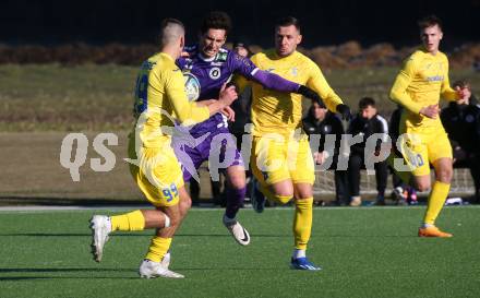 Fussball Bundesliga. Testspiel. SK Austria Klagenfurt gegen Domzale (SLO).   Sebastian Guerra Soto  (Klagenfurt). Moosburg, am 13.1.2024.
Foto: Kuess
www.qspictures.net
---
pressefotos, pressefotografie, kuess, qs, qspictures, sport, bild, bilder, bilddatenbank